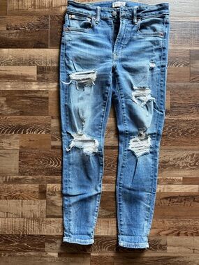 AE77 distress jeans